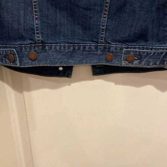 a.n.a. Women’s Jean Jacket Size XS NWT, blue denim soft and durable. - Picture 6 of 11